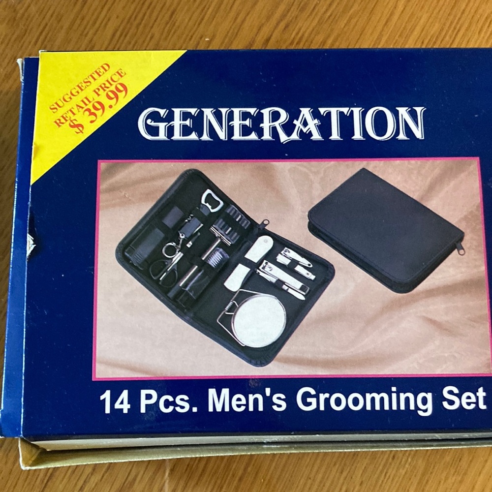 NIB 14 Piece Men’s Grooming Set